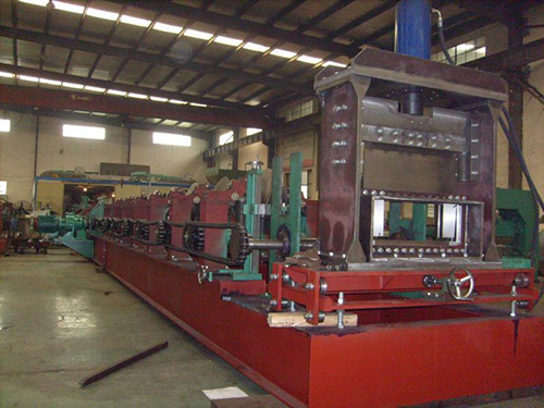 創(chuàng  )興電纜橋架車(chē)間展示